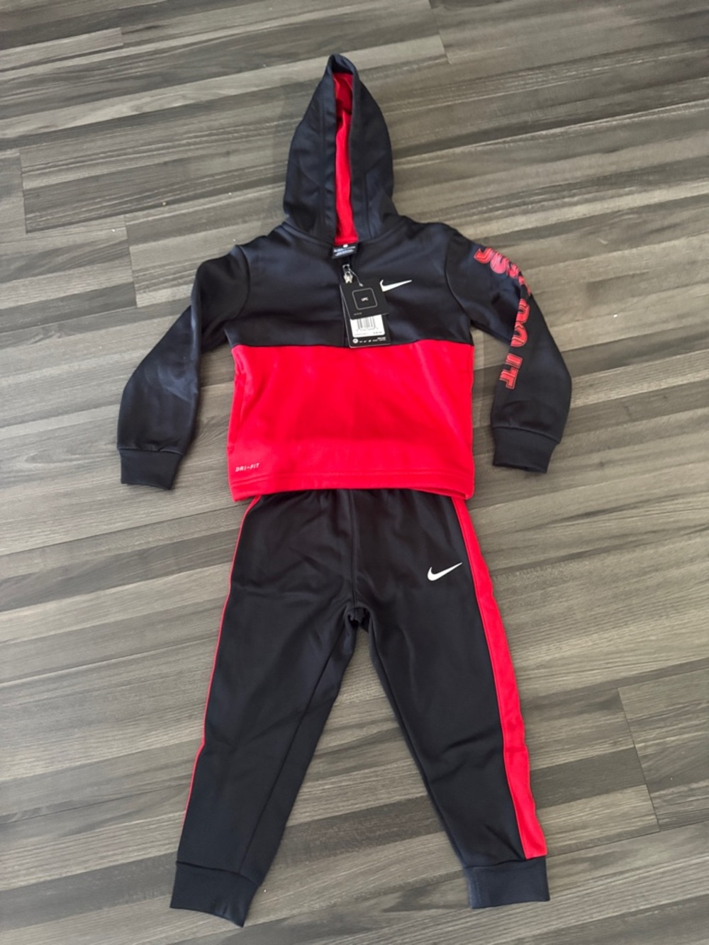 NWT Nike 2 piece jogger outfit